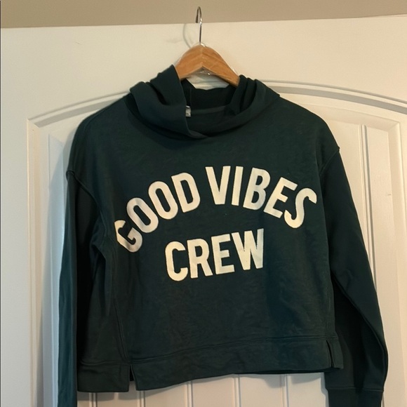 Old Navy Good Vibes Crop Sweatshirt Size XL - Picture 1 of 4